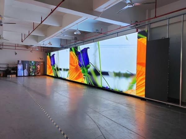 Rgb 3in1 Pixel Configuration Outdoor Full-Colour LED Wall with SMD2121 Encapsulation