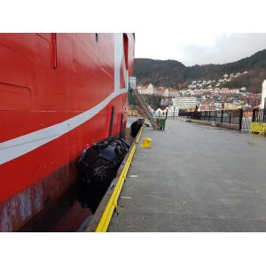 China 50kpa Pneumatic Rubber Fender With Tyre Net on sale
