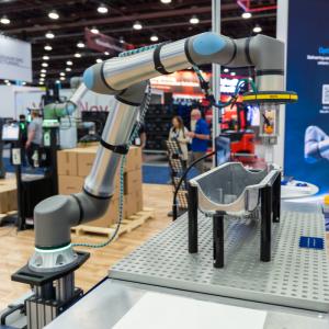 OnRobot Robot Gripper Reach 1300mm UR15 Industrial Cobot CNC Loading and