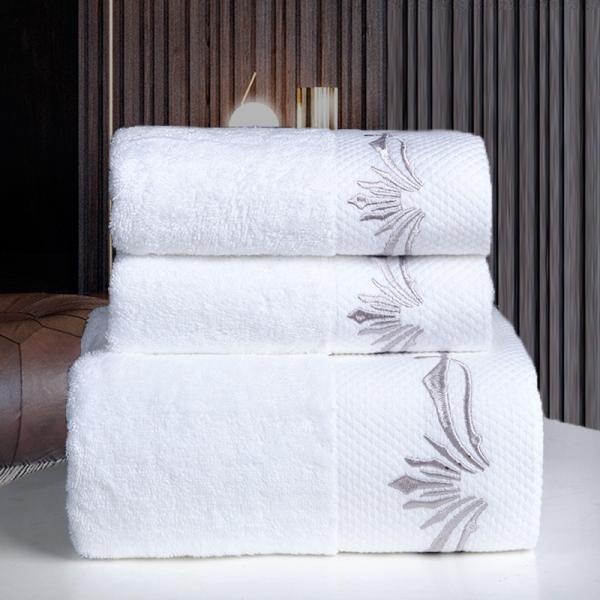 Hotel and Household Pure Cotton Towels with Custom Logo in White Color Scheme