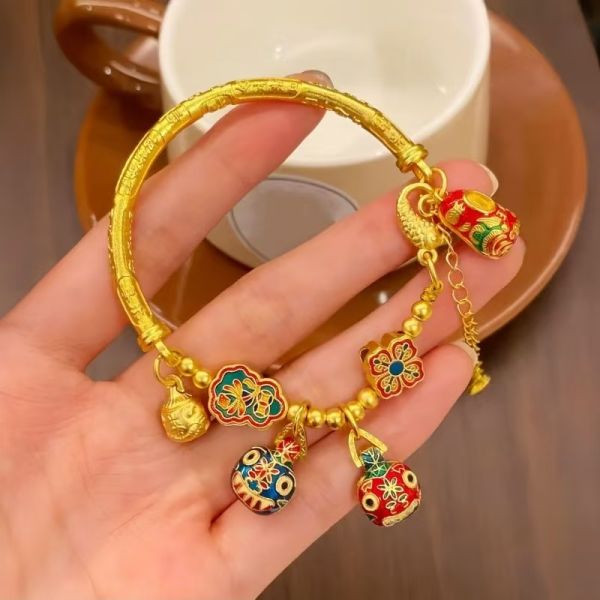 18K GOLD AU750 Pendant Bracelet 10 Grams Attractive Stylish Bracelet Perfect for Corporate Gifts Business Events and Marketing Campaigns