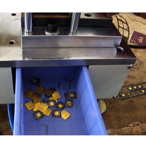 Semi Auto Contact IC Card Module Cutter For Cutting The Single IC Chips
