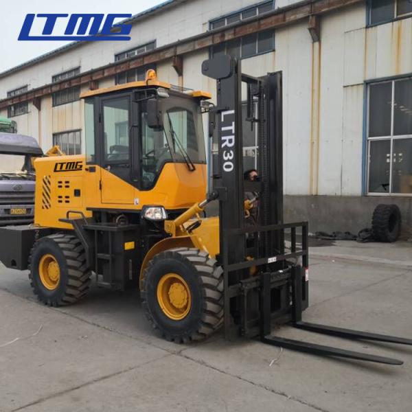 Buy Solid Tires 2.5 Ton Rough Terrain Forklift Trucks With 4500mm Triplex Mast at wholesale prices
