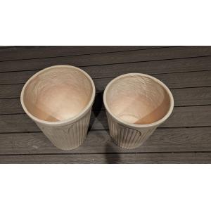 Sustainable Fiber Clay Planter for Lush Floral Displays