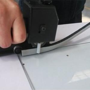 Flexible sealing spacer hand tool for making insulating glass