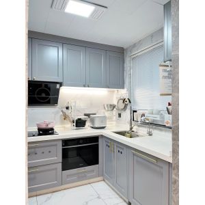 China Plywood Shaker Wooden Furniture Assembled Kitchen Cabinets With Island Unit on sale