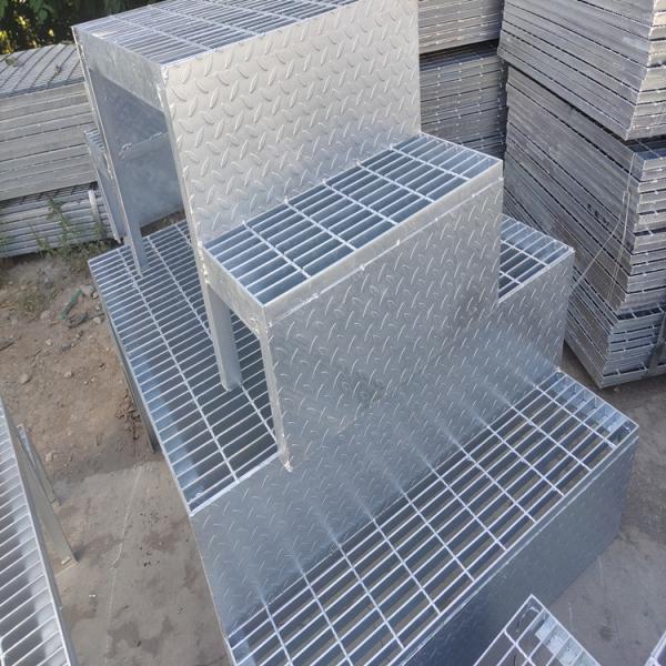 403/30/100 Galvanized Steel Rod Grating On Industrial Machinery Platforms