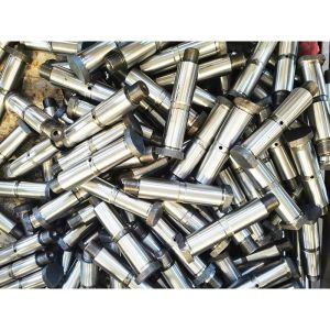 Truck Parts Spring Pin Spring Shackle Pin Leaf Spring Pin 30X139 54215-00Z00