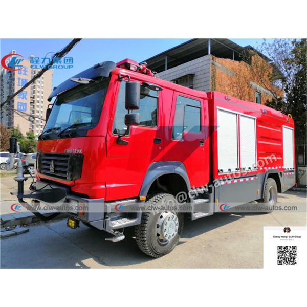 SINOTRUK HOWO 4x4 Offroad Fire Engine Truck With 4000 - 6000L Water Foam Tank