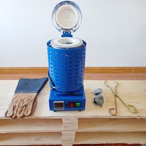 Quality Graphite Crucible 2KG Max Temparature 1200C Mini Gold Melting Furnace for sale