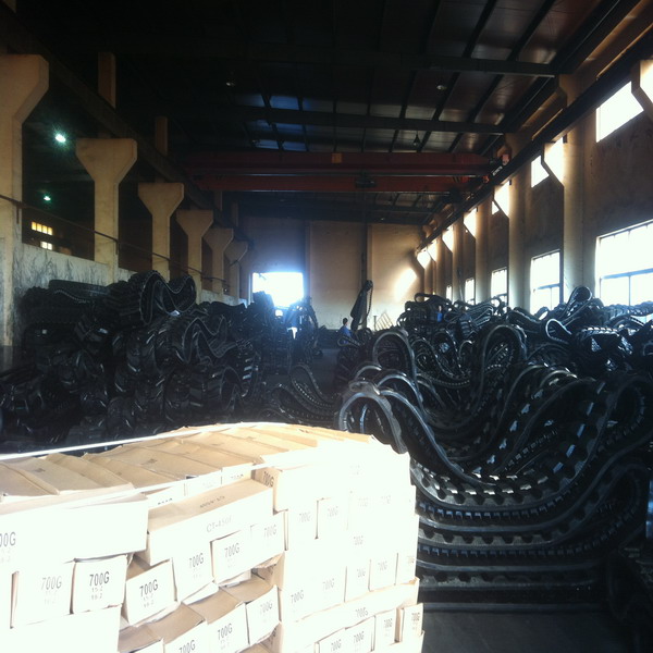 37 Link Replacement Rubber Tracks Black Color Long Durability With Oem Service