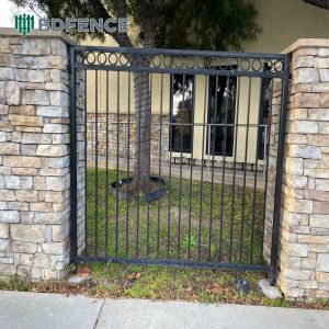 Pet-Containment Tubular Steel Fence Pool Digging Barrier