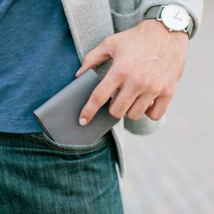 Daily Used Men's Real Leather Bifold Wallet with RFID Protection and Minimalist