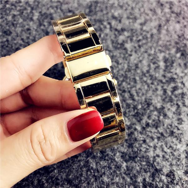 5ATM Waterproof Alloy Quartz Wrist Watch 12mm Thickness For Men