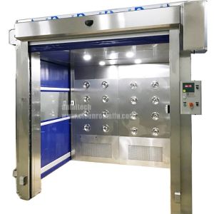 Rolling door cargo air shower