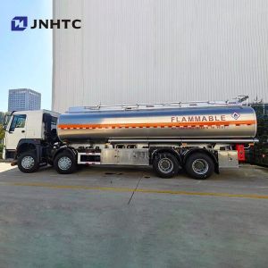 Sinotruk HOWO Fuel Tank Truck 8X4 400HP 28000L 35000L 30000lL High Quality