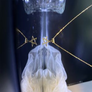 Gleaming 18kt Yellow Gold Pendant Necklace