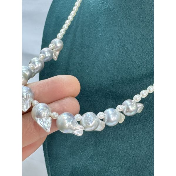 Heart shaped pendant necklace with a pendant size of 9 mm 10 mm and 41 cm chain length designed to add sophistication and charm