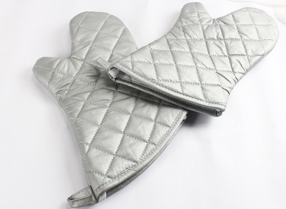Buy Durable  Silver Oven Mitts Firm Grip Non Disposable Flexible Material at wholesale prices