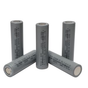 Cylindrical 3.6 V Lithium Battery 18650 2600mAh Rechargeable Flashlight