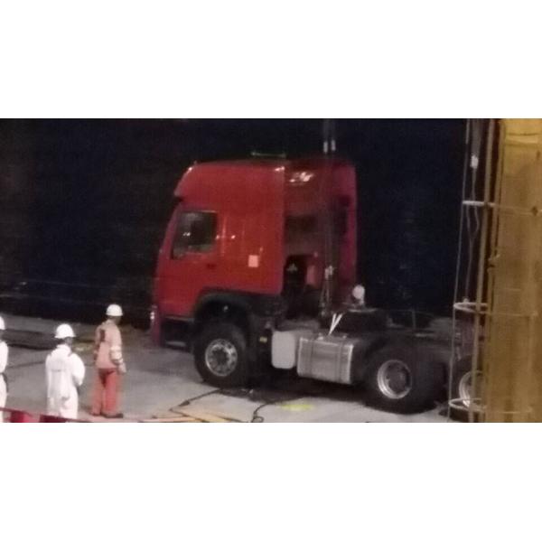 6x4 HOWO7 Sinotruk 102 km / h Prime Mover Truck Tractor Truck For Long Time DistanceTransport with 2 sleepers in cabin