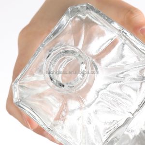 Customize Sealing Type Empty Clear Glass Liquor Bottle 700ml 750ml Vodka Rum