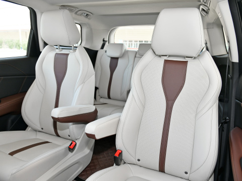 Powerful Dayun Yuanzhi M1 Electric Car with 5103*2019*1636 Dimensions and 197HP Motor