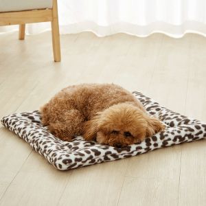 Quality Fade Resistant Pet Bed Blanket Polyester Super Soft Polar Fleece Blanket for sale