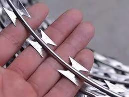 BTO-18 Concertina Razor Wire Coil , Galvanized Razor Barbed Wire