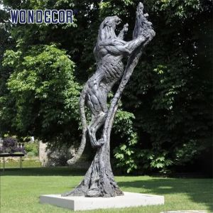 Outdoor metal wildlife decoration, life-size bronze leopard sculpture