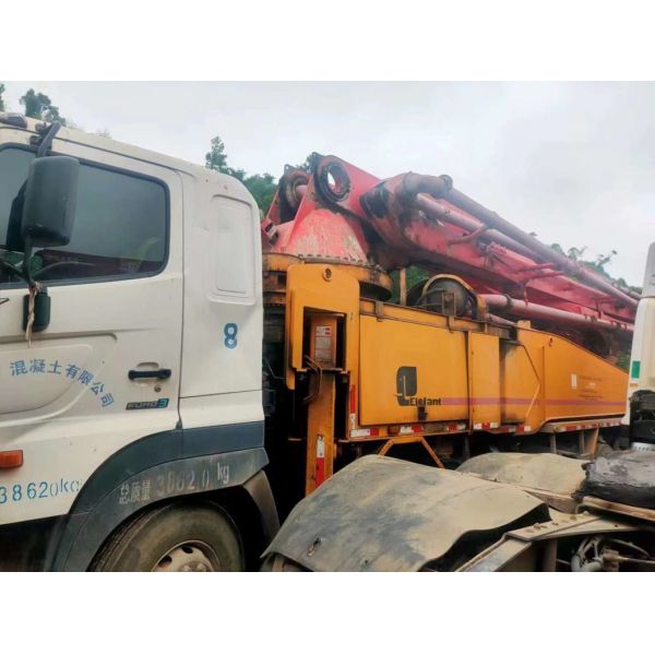 Concrete-Mixer Truck Putzmeister 49 Meter Used Truck-Mounted Concrete Pump