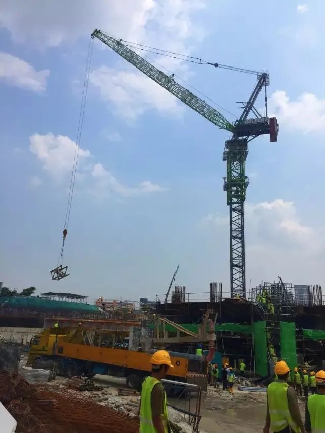Zoomlion 120 Ton Luffing Jib Tower Crane D2500-120 for Sale