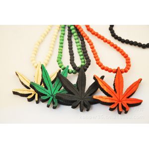 China goodwood marijuana leaf pendant necklace wood necklace wooden necklace leaves on sale