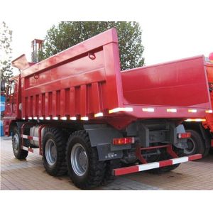 One Sleeper Cabin Sinotruk Tipper Truck , Howo Quarry Dump Truck 33cbm Capacity