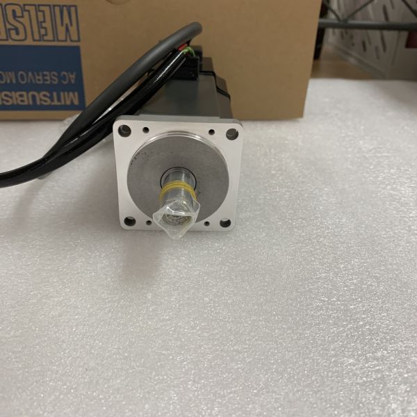 Mitsubishi HC-KFS43K-S27 AC Servo Motor 3 PHASE 400W 129V 2.3A NEW