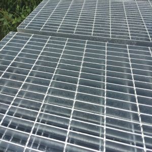 Galvanized steel driveway grating floor serrated steel grating