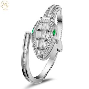 China Modern Quartz Wristwatch Women′s Watch with Diamond Clamshell on sale