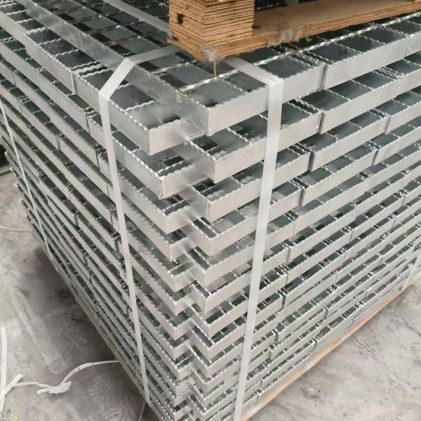 Product material diversity Raw materials of steel grid plate are:
