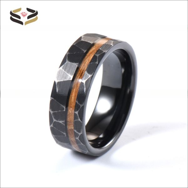 Trendy Vintage Whiskey Barrel Wood Inlay Black Hammered Tungsten Ring Wedding Band Men Ring for All Size and Other Material
