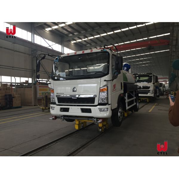 Buy 20m3 Volume Water Sprinkler Truck HOWO 6X4 Tanker Truck Volume at wholesale prices