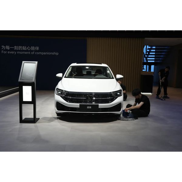 VW Sagitar 300TSI DSG Excellence Edition Gasoline Compact Vehicle 5-Seats Sleek Design