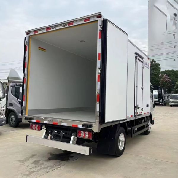 Hot Sales New Model JAC 4x2 6Tons Refrigerator Truck Freezer Low Temperature Box