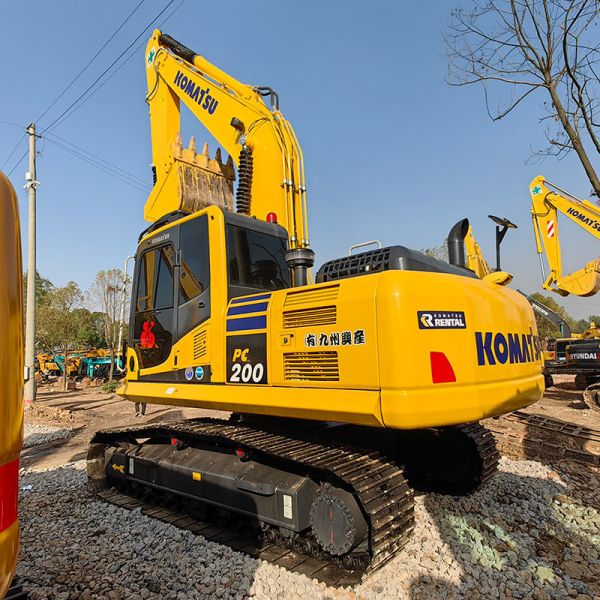 Used Komatsu Pc200-8 Earth Moving Excavator Original Japan With Powerful Engine