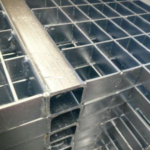 Stainless Flat Bar Steel Grating with 30mm Mesh for Industrial Applications