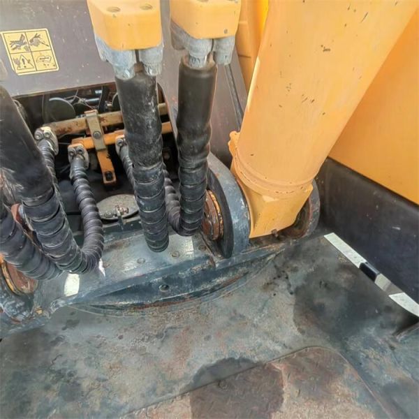 Highway Construction 21t Second Hand Hyundai 210W Wheel Excavator with Cummins Engine