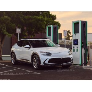 Genesis GV60 Upmarket All Electric Family Car With 76.4kwh Battery 350Nm Of