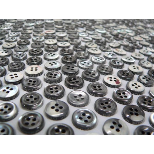 Factory wholesale high quality akoya 2 holes round natural agoya shell button for shirt dress