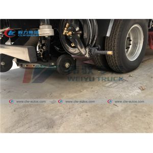 8CBM 8 Tons Dongfeng vacuum road sweeper truck