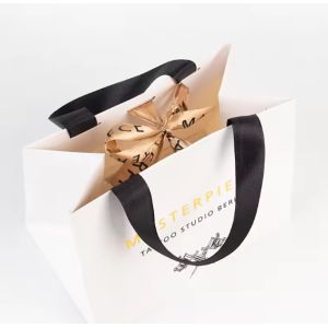 Art Paper Shopping Bag Packaging Kraft Paper Bag With Embossed Logo
