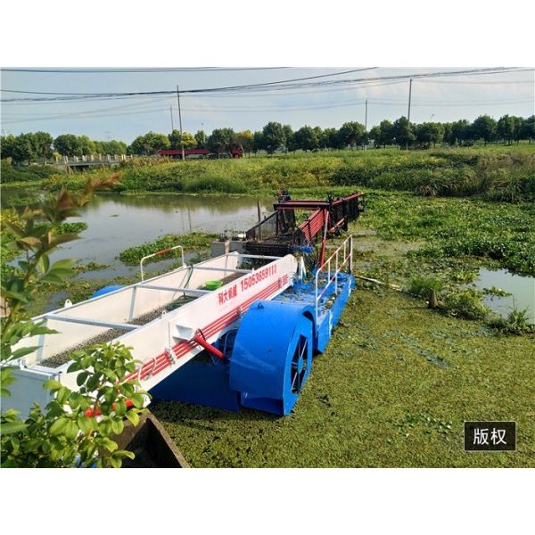 Buy 3000m2 Reed Aquatic Weed Harvester Water Hyacinth Harvester Machine at wholesale prices